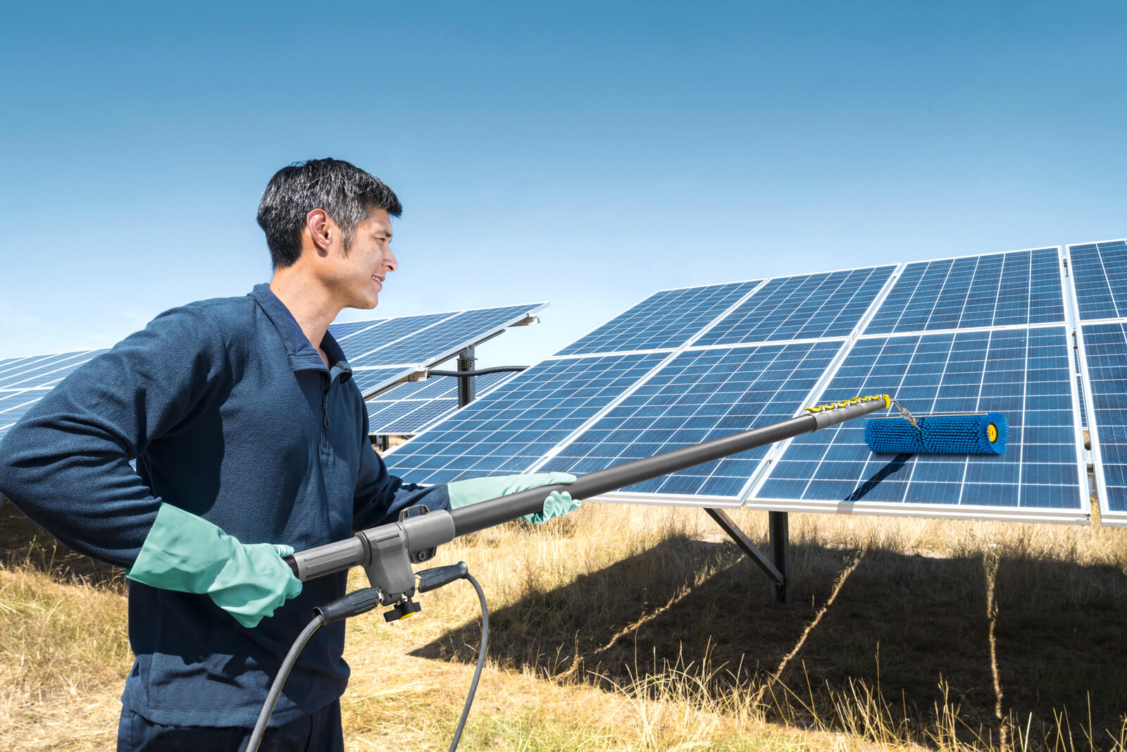 Mycie solarów kolektorów słonecznych ogniw fotowoltaicznych